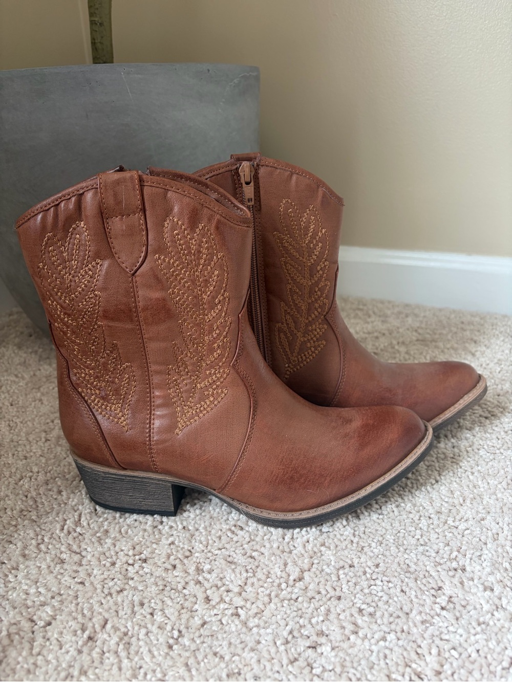 Women's Brown Western Ankle Boots - Classic Cowboy Style, Women’s 7.5